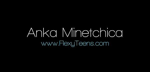  Anka Minetchica flexible babe gymnast